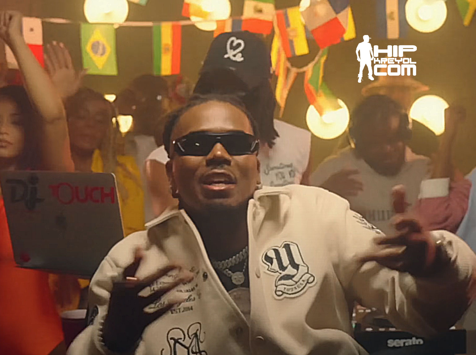 Trouble Boy fait danser le monde avec son nouveau clip "Oh mezanmi ...